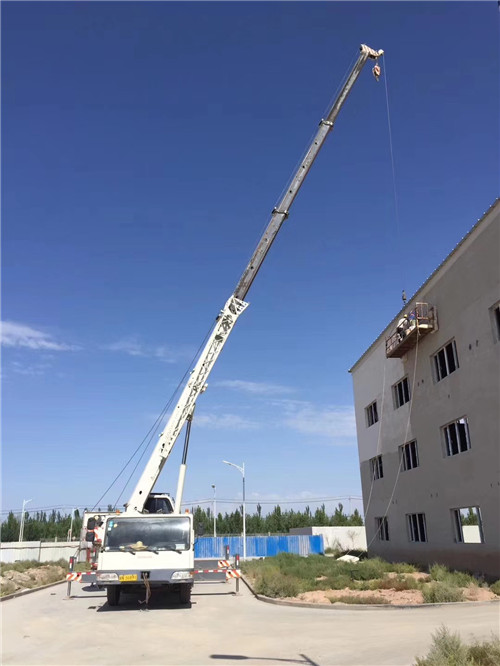 广南县“轻装强干”—— 吊车的 “轻量化臂架” 技术